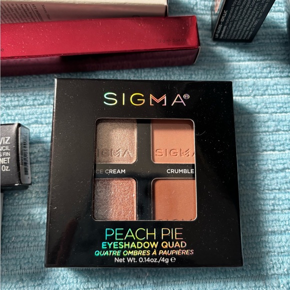 Assorted makeup & makeup brush bundle - Picture 6 of 10